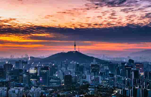 梅西看齐c罗(梅西为什么比c罗受欢迎)