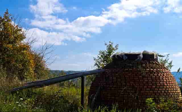 黑裙子变时尚技巧(时尚黑裙子图片)